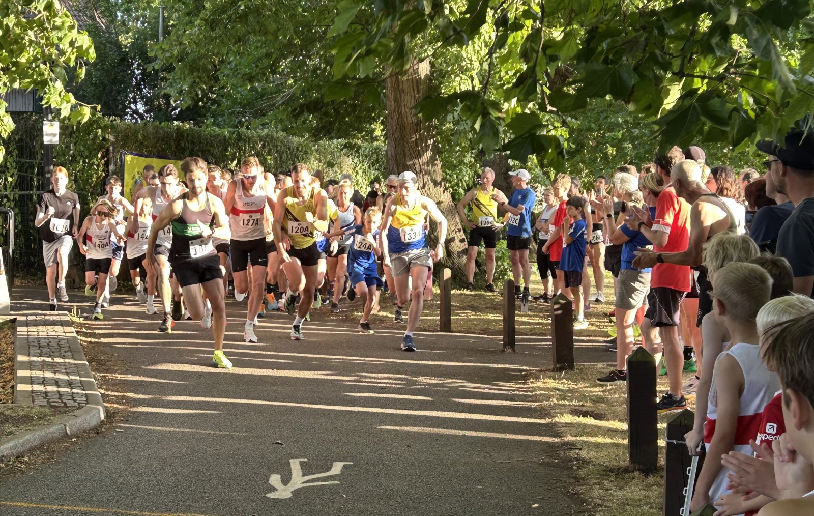 3x1 mile relay start